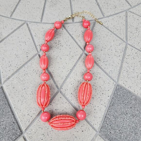 Vintage Chunky Coral Lucite Beaded Statement Necklace - Picture 2 of 8